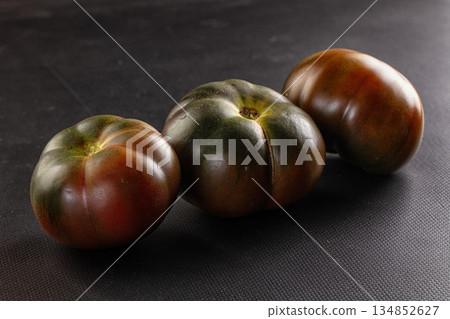 Ripe black juicy tomato cumato 134852627