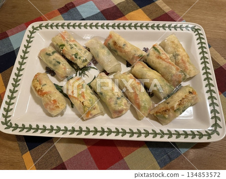 Korean dumplings filled with a mix of savory ingredients like ground meat, tofu, and vegetables. Mandu can be steamed, boiled, or pan-fried, making it a versatile and delicious snack or meal. 134853572