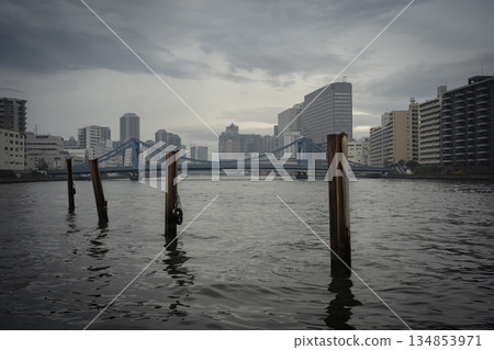 Cloudy winter sky, Sumida River and Kiyosu Bridge Cloudy winter sky, Sumida River and Kiyosu Bridge 134853971