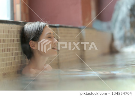 天溫泉 溫泉 女生 134854704