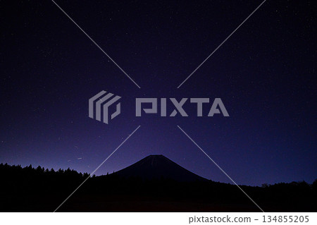富士山和流星雨 富士山和流星雨 134855205