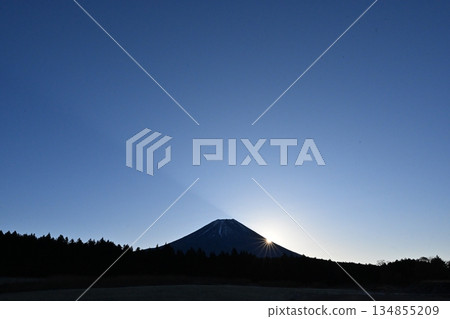 富士山日出(朝霧高原①) 富士山日出(朝霧高原①) 134855209