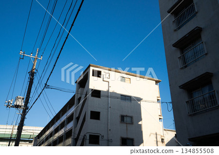 An old housing complex built in the Showa era An old housing complex built in the Showa era 134855508