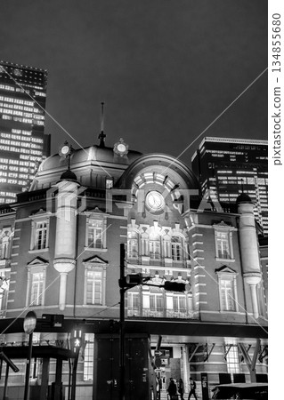 東京站丸之內北口照明月台建築(辰野式文藝復興風格設計),用於報紙廣告 東京站丸之內北口照明月台建築(辰野式文藝復興風格設計),用於報紙廣告 134855680