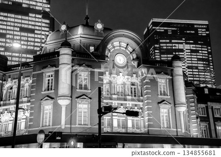 東京站丸之內北口照明月台建築(辰野式文藝復興風格設計),用於報紙廣告 東京站丸之內北口照明月台建築(辰野式文藝復興風格設計),用於報紙廣告 134855681