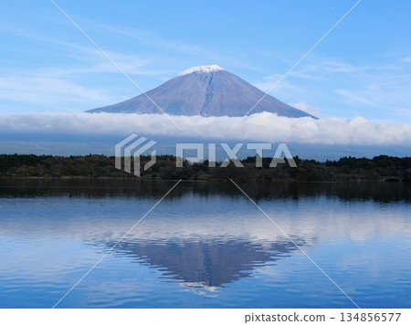富士山在秋天 134856577