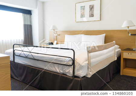 Japanese business hotel guest rooms 134860103