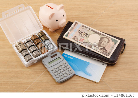 Living expenses image Living expenses image 134861165