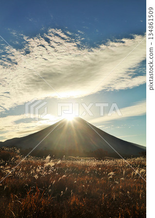 日本鑽石富士的黎明 134861509