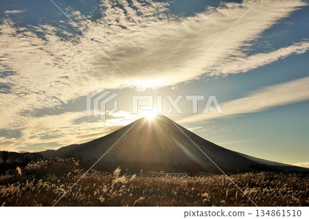 日本鑽石富士的黎明 134861510
