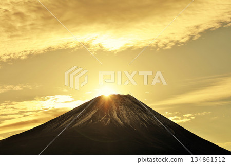 Diamond Fuji 134861512