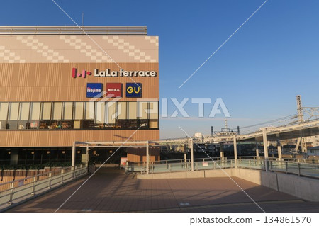 Lala Terrace Kita-Ayase 在除夕夜前一天非常受歡迎 Lala Terrace Kita-Ayase 在除夕夜前一天非常受歡迎 134861570