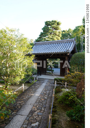 前往京都禪寺的路 134861998