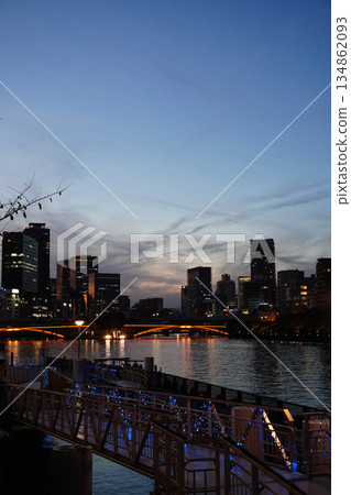 大阪八軒屋瀾的日落景色 134862093