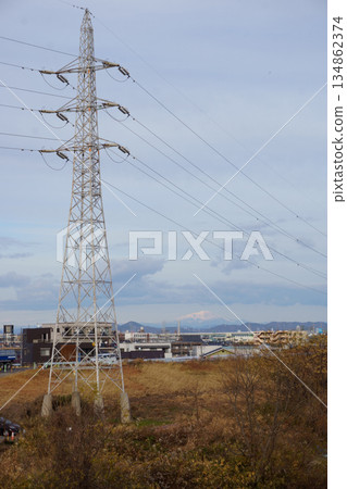 河岸上的鋼塔 河岸上的鋼塔 134862374