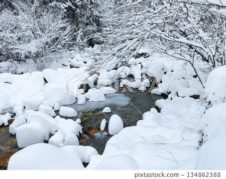 Yumori Valley (winter) 134862388