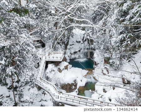 Yumori Valley (winter): Ryujin Falls 134862414