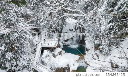 Yumori Valley (winter): Ryujin Falls 134862415