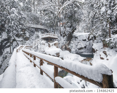 Yumori Valley (winter): Ryujin Falls Yumori Valley (winter): Ryujin Falls 134862425