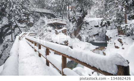 Yumori Valley (winter): Ryujin Falls Yumori Valley (winter): Ryujin Falls 134862426