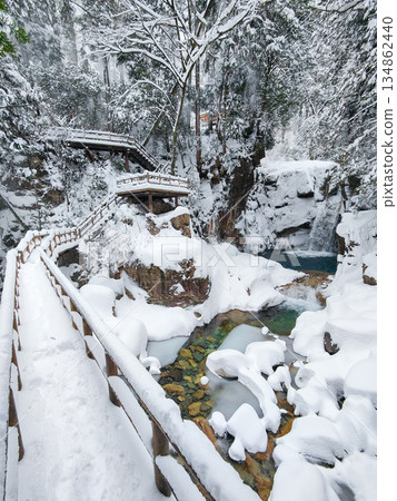 Yumori Valley (winter): Ryujin Falls 134862440