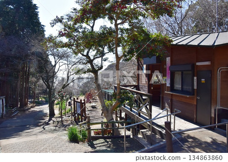 Azumayama Park walking trail and administration building, Ninomiya Town, Kanagawa Prefecture Azumayama Park walking trail and administration building, Ninomiya Town, Kanagawa Prefecture 134863860
