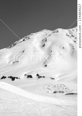 Looking up at Raichozawa and Betsuyama Norikoshi from Murododaira. Climbing Mount Tateyama and Mount Betsuyama in the Northern Alps during the remaining snow season. For newspaper advertisements. Looking up at Raichozawa and Betsuyama Norikoshi from Murododaira. Climbing Mount Tateyama and Mount Betsuyama in the Northern Alps during the remaining snow season. For newspaper advertisements. 134864027