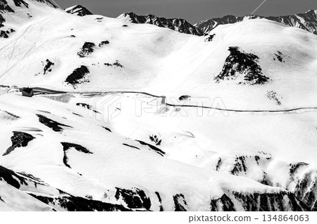 Snow Valley seen from the summit of Mt. Oku-Dainichi. Climbing Mt. Oku-Dainichi in the Northern Alps during the remaining snow season. For newspaper advertisement. Snow Valley seen from the summit of Mt. Oku-Dainichi. Climbing Mt. Oku-Dainichi in the Northern Alps during the remaining snow season. For newspaper advertisement. 134864063