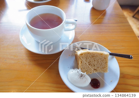 雪紡蛋糕和茶 134864139