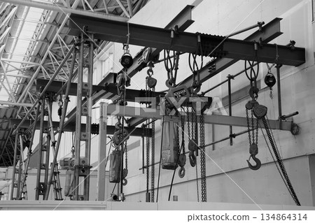 Assembled to replace the station escalator... Hanging point for loading and unloading work Assembled to replace the station escalator... Hanging point for loading and unloading work 134864314