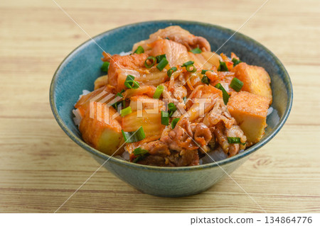 炸豆腐豬肉泡菜飯 炸豆腐豬肉泡菜飯 134864776