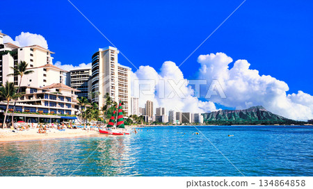 Beautiful sunset view of Waikiki Beach on Oahu 134864858