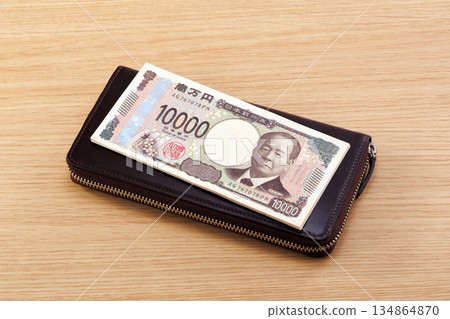 Banknotes and wallet 134864870