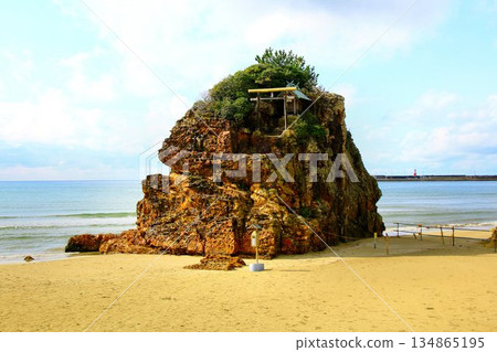 The setting of the myth of the transfer of the country… Beautiful sandy beaches and the Sea of Japan “Inasa no Hama/Bentenjima” The setting of the myth of the transfer of the country… Beautiful sandy beaches and the Sea of Japan “Inasa no Hama/Bentenjima” 134865195
