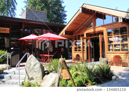 Recommended tourist spots in Vancouver, North America's leading multicultural city, including Stanley Park and poutine potatoes 134865210