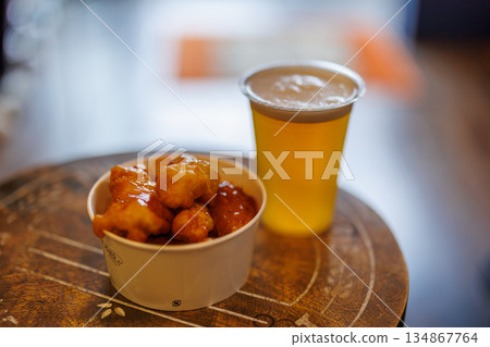 由布院的美味章魚燒和啤酒 134867764