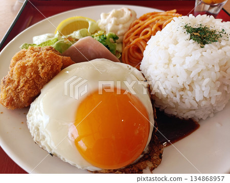 Children's lunch 134868957