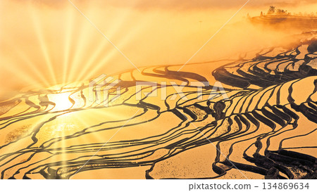 Sea of clouds scenery at Taishu Ladder in Yuanyang 134869634