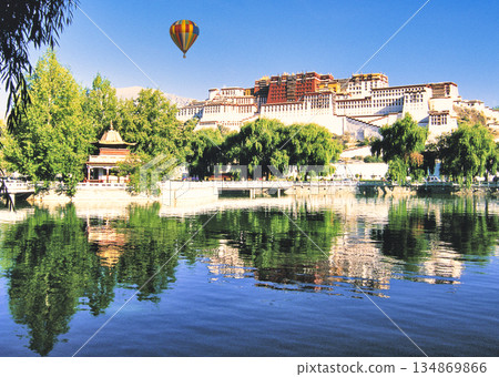 西藏拉薩布達拉宮的雄偉 134869866