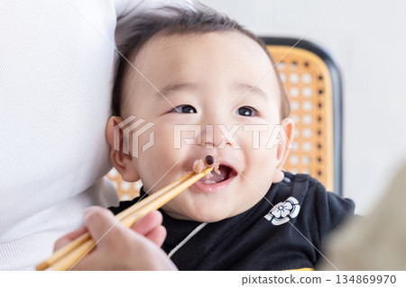 Beginning to eat 134869970