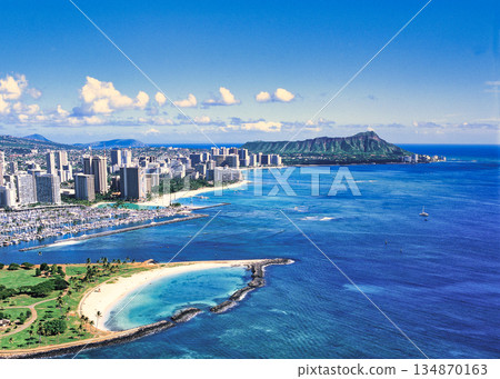 Beautiful views over Waikiki, Oahu Beautiful views over Waikiki, Oahu 134870163