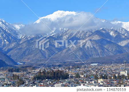從大町山地博物館看到的冬季北阿爾卑斯山 134870559