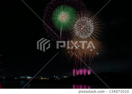 Scenes from the Atsumi Peninsula Fireworks Festival in Tahara City (Aichi Prefecture) 134871010