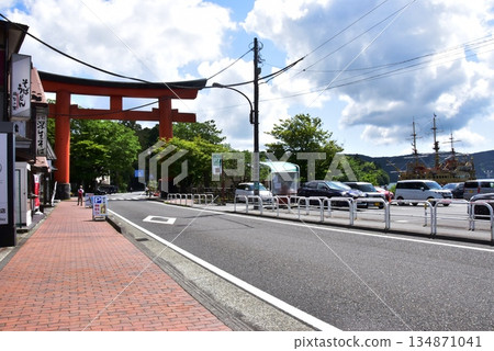 Hakone-machi, the cityscape along National Route 1 on the shores of Lake Ashinoko and the first torii of Hakone Shrine Hakone-machi, the cityscape along National Route 1 on the shores of Lake Ashinoko and the first torii of Hakone Shrine 134871041