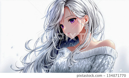 一位美麗的銀髮女孩，穿著露肩針織衫 134871770