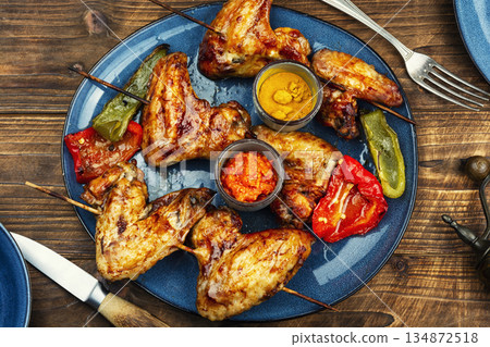 Golden Grilled Chicken Wings 134872518