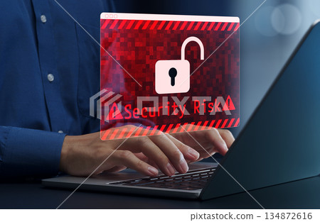 安全風險。易受威脅的漏洞。未加密的資料傳輸和儲存。違反合規性規定。 134872616