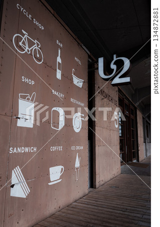 Retro building 134872881