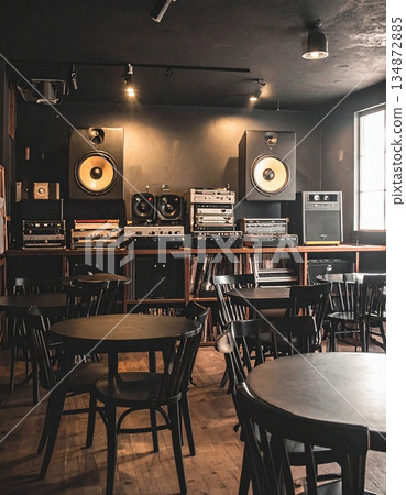 【AI生成圖像】昭和時代懷舊爵士咖啡館內部 134872885