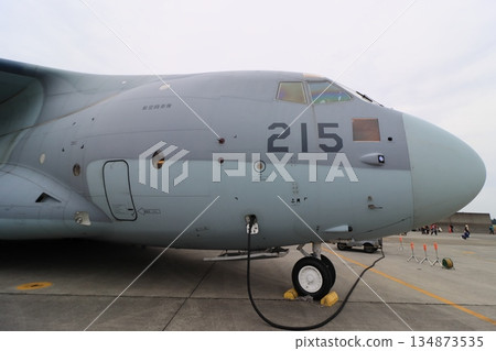 地面上展示的C2運輸機，是日本航空自衛隊的運輸機。 134873535